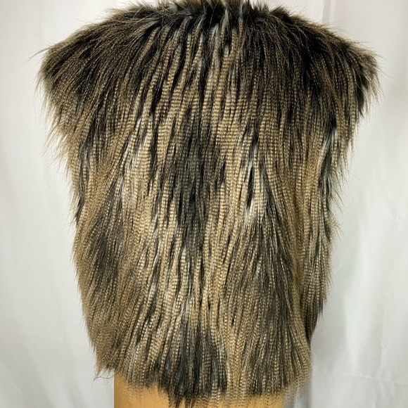 Faux fur vest by Lundstrom. - Picture 5 of 7